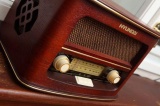 Retro stolní radiopřijímač Hyundai RA-601 třešeň, příjem AM/FM, napájení 230V AC