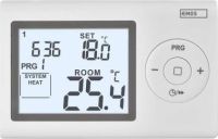 Pokojový drátový programovatelný termostat EMOS P5607 digitální, dosah až 80 m v otevřeném prostoru, teplotní rozsah 5 až 35 °C (v krocích po 0,5 °C)