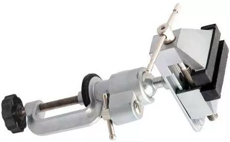 Svěrák kovový s kulovým kloubem, BASETECH 97000354 75 mm, polohovatelný, stabilní provedení se silnou svorkou na stůl, ochranná vrstva z gumy